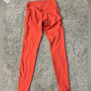 Lululemon Women’s Orange Legging Size 6 29” Great Condition